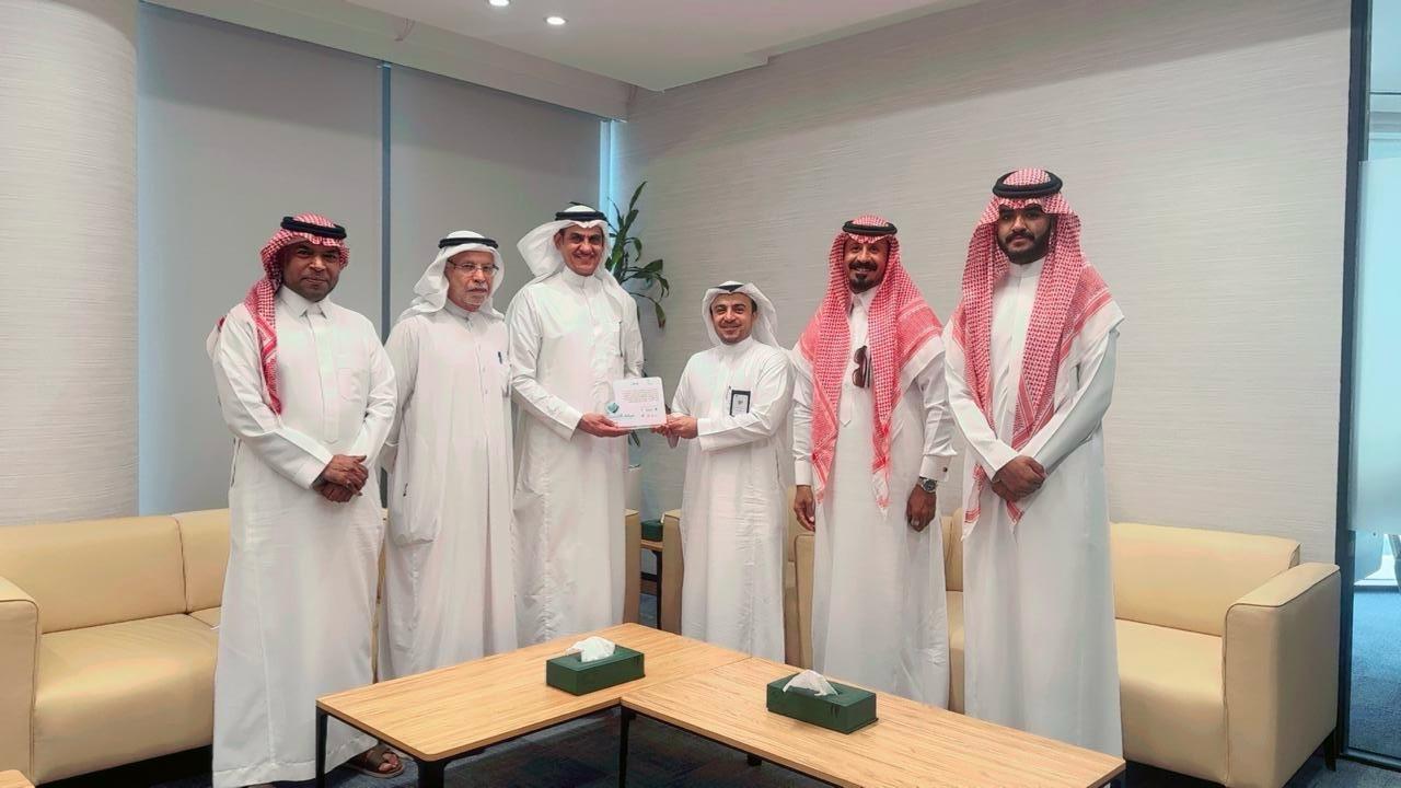 الجمعية التعاونية السياحية بالاحساء تكرم الدكتور ابراهيم آل الشيخ مبارك